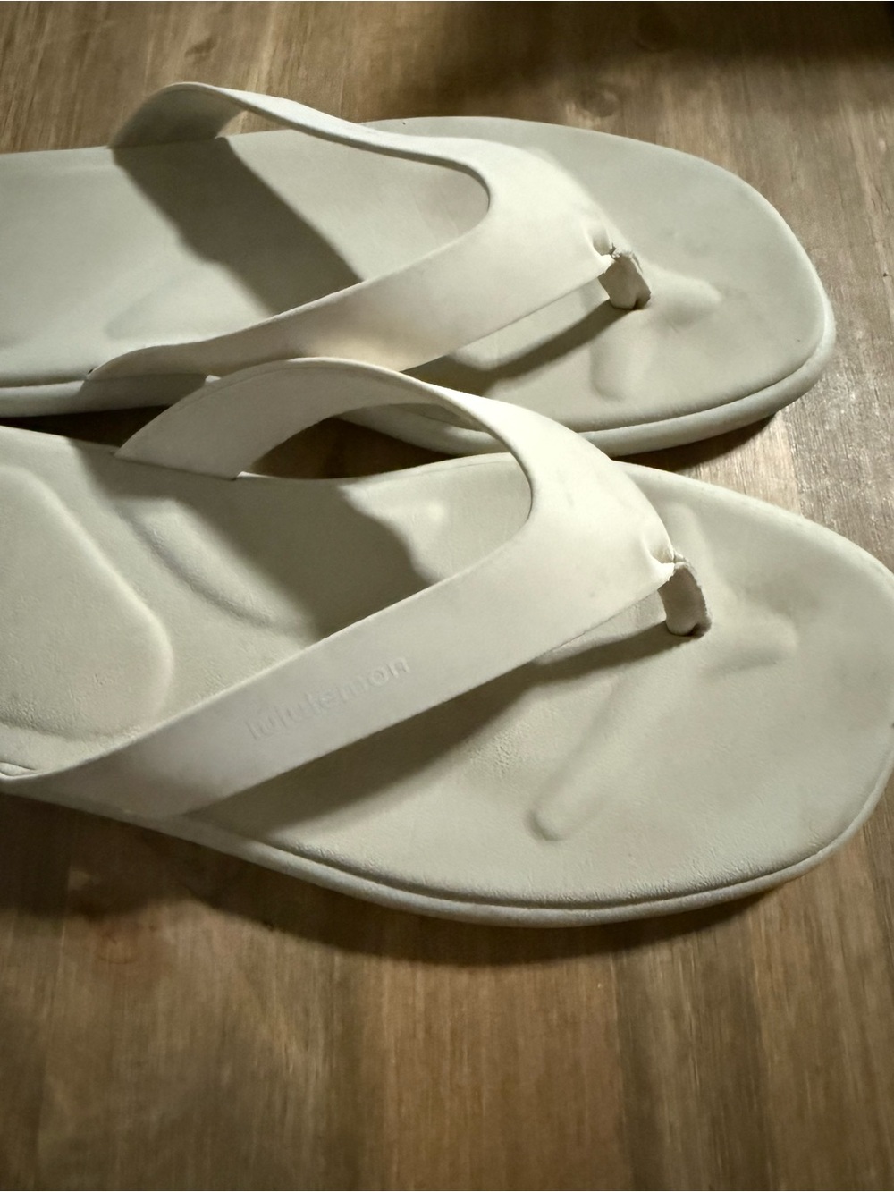 lululemon athletica Light Ivory Rest-feel Women’s Cushioned Flip Flop Sandals 9 - Picture 4 of 7